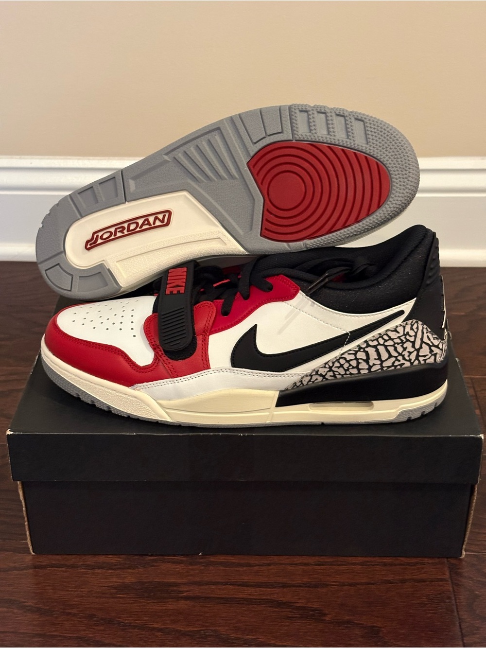 Nike Air Jordan Legacy 312 Low "Chicago" Sz 11.5 Summit White/Black/Varsity Red